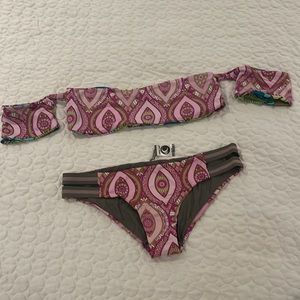 WAVE LIFE NWT women small reversible bikini strapless sleeves top and bottom set